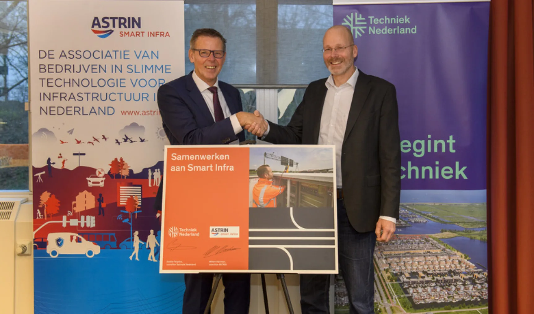 IT201912 Doekle Terpstra Techniek Nederland en Willem Hartman Astrin beklinken de samenwerking